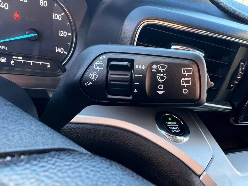 Ford Explorer XLT 4WD 2021