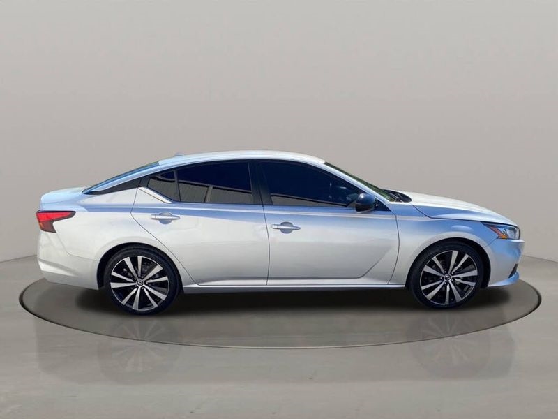 Nissan Altima 2.5 SR Sedan 2021