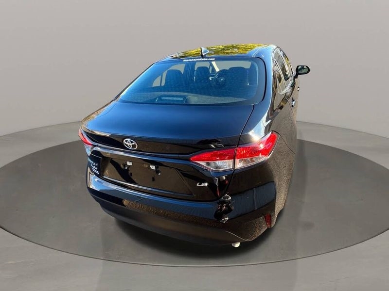 Toyota Corolla LE CVT (Natl) 2024