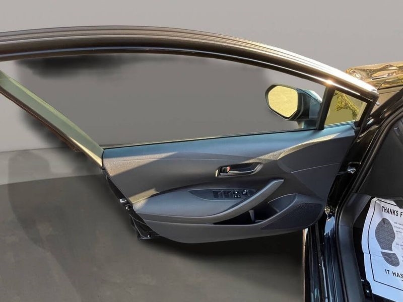 Toyota Corolla LE CVT (Natl) 2024