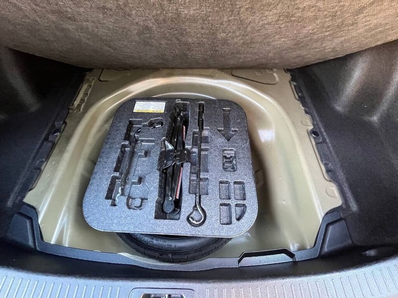 Toyota Corolla LE CVT (Natl) 2024