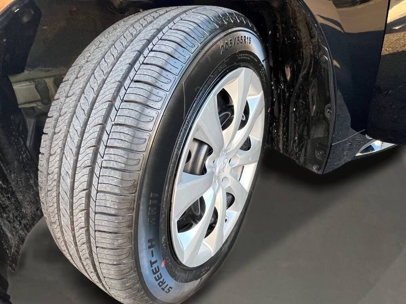 Toyota Corolla LE CVT (Natl) 2024