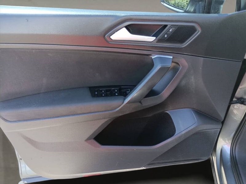 Volkswagen Tiguan 2.0T SE FWD 2021