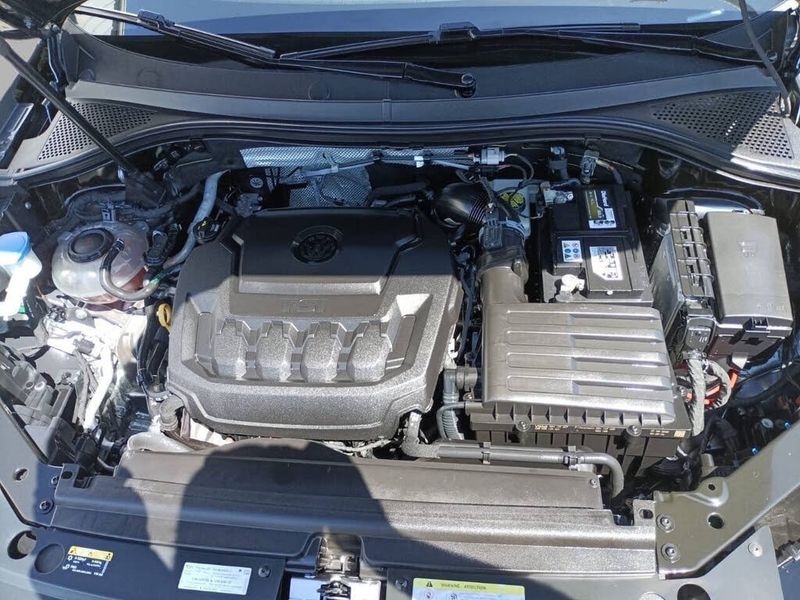 Volkswagen Tiguan 2.0T SE FWD 2021