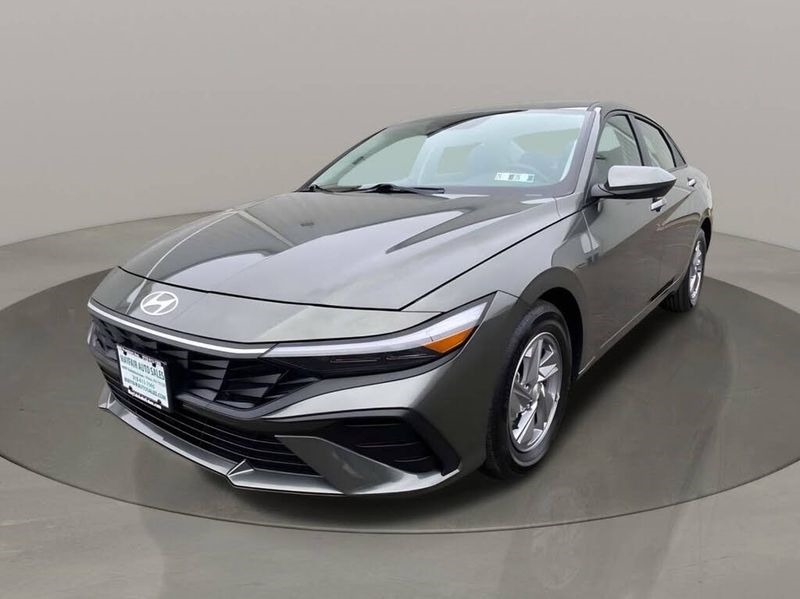 Hyundai Elantra SE IVT 2025