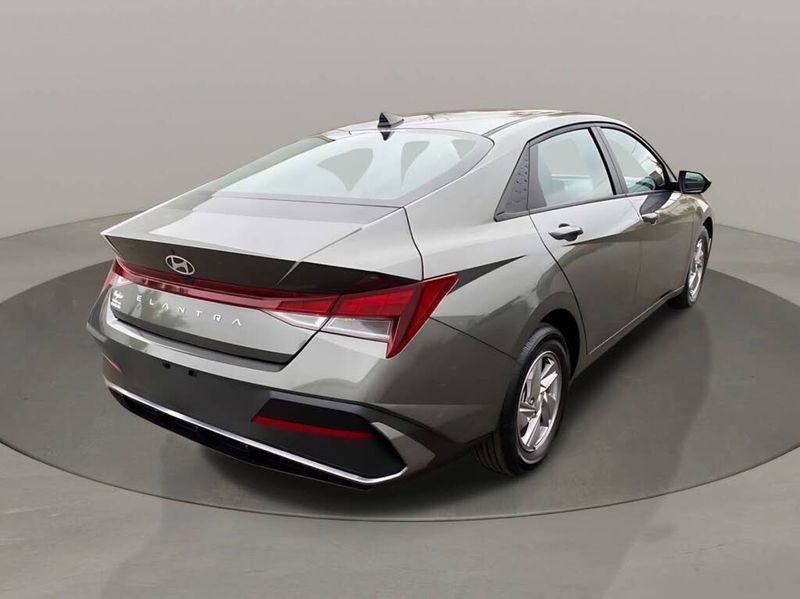 Hyundai Elantra SE IVT 2025