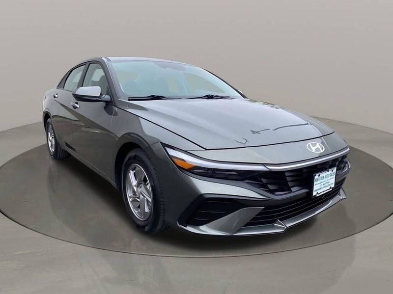 Hyundai Elantra SE IVT 2025