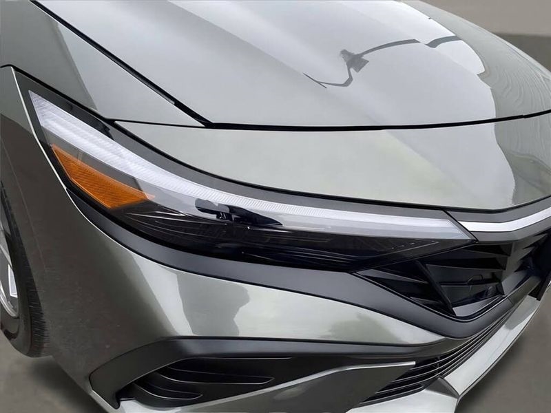 Hyundai Elantra SE IVT 2025