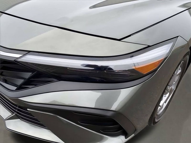 Hyundai Elantra SE IVT 2025