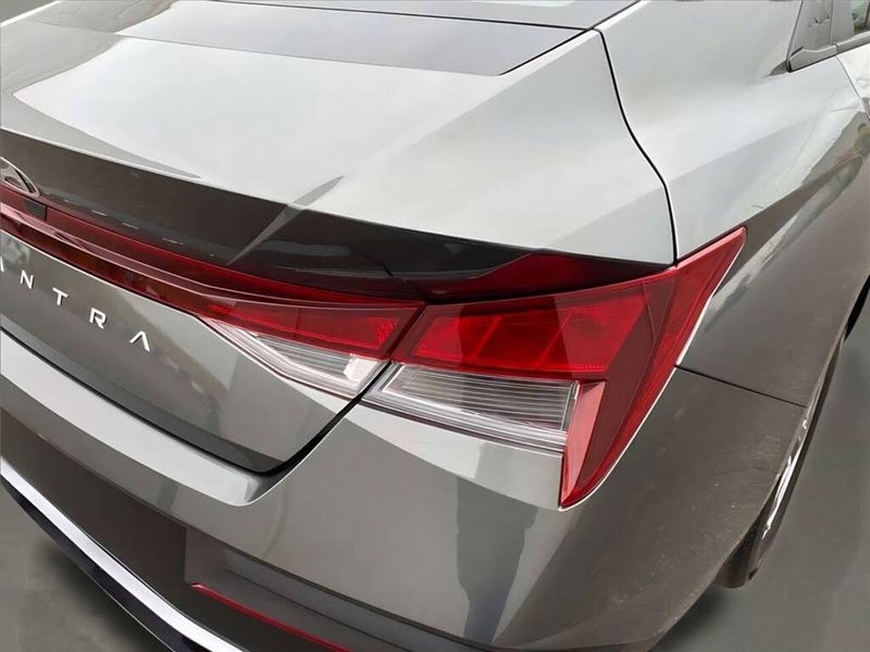 Hyundai Elantra SE IVT 2025