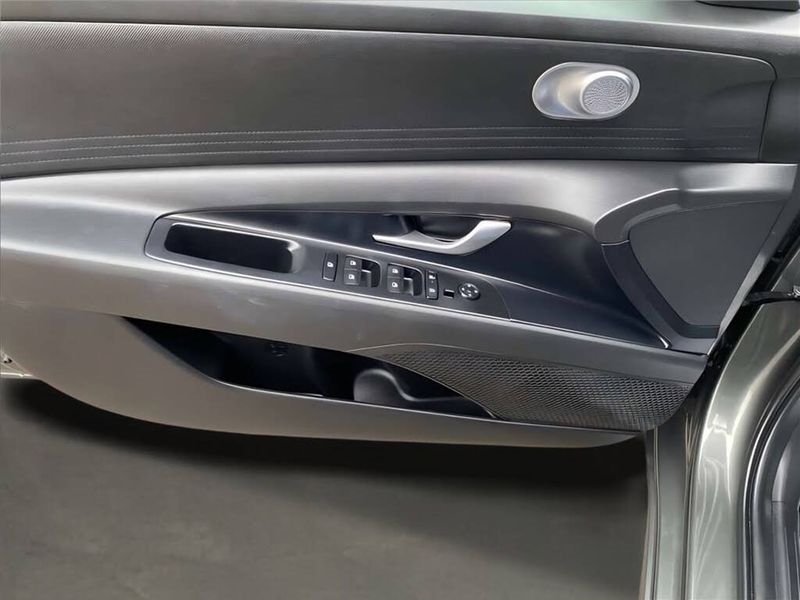 Hyundai Elantra SE IVT 2025