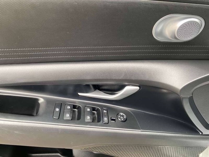 Hyundai Elantra SE IVT 2025