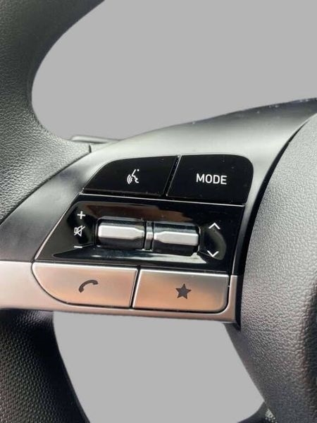 Hyundai Elantra SE IVT 2025