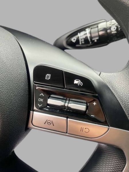 Hyundai Elantra SE IVT 2025