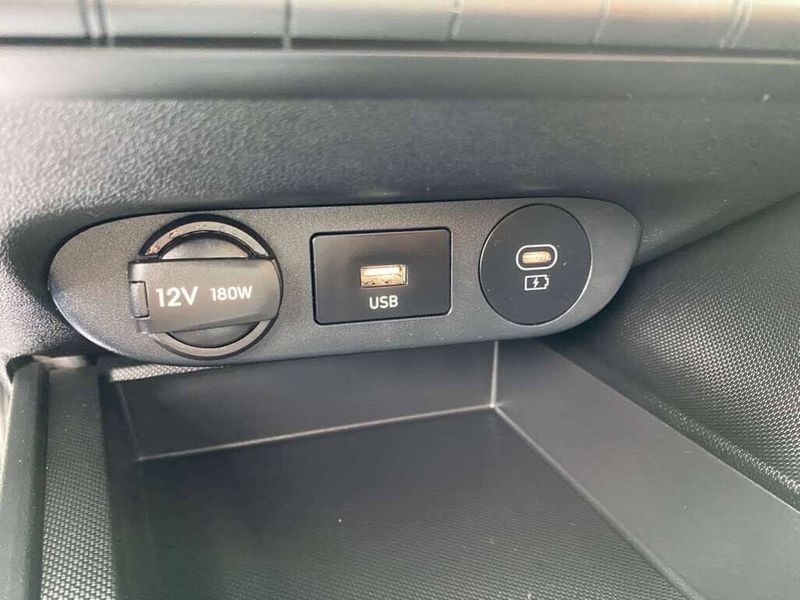 Hyundai Elantra SE IVT 2025