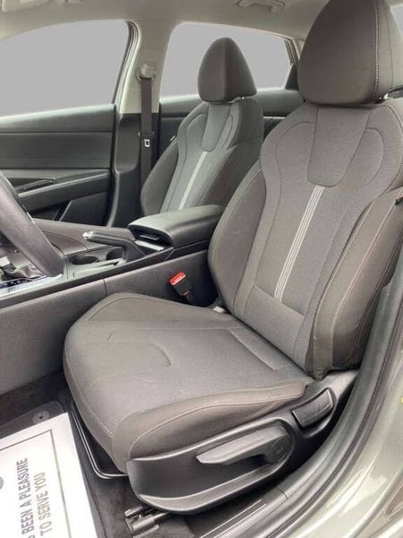 Hyundai Elantra SE IVT 2025