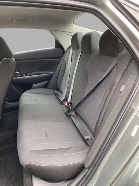 Hyundai Elantra SE IVT 2025