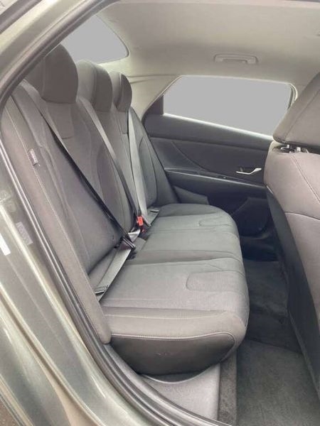 Hyundai Elantra SE IVT 2025