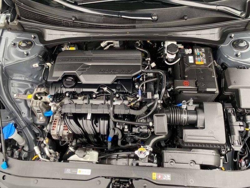 Hyundai Elantra SE IVT 2025