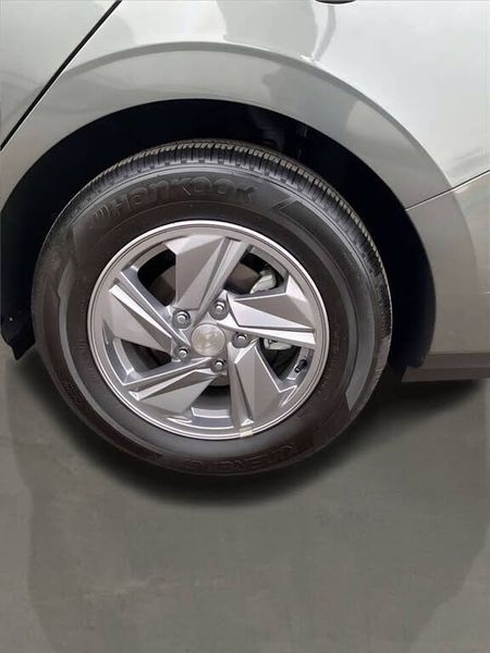 Hyundai Elantra SE IVT 2025