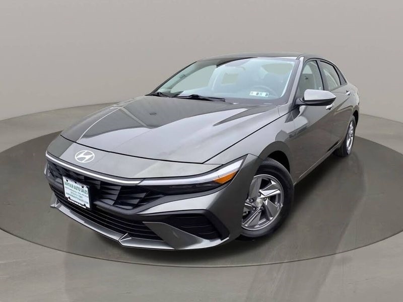 Hyundai Elantra SE IVT 2025