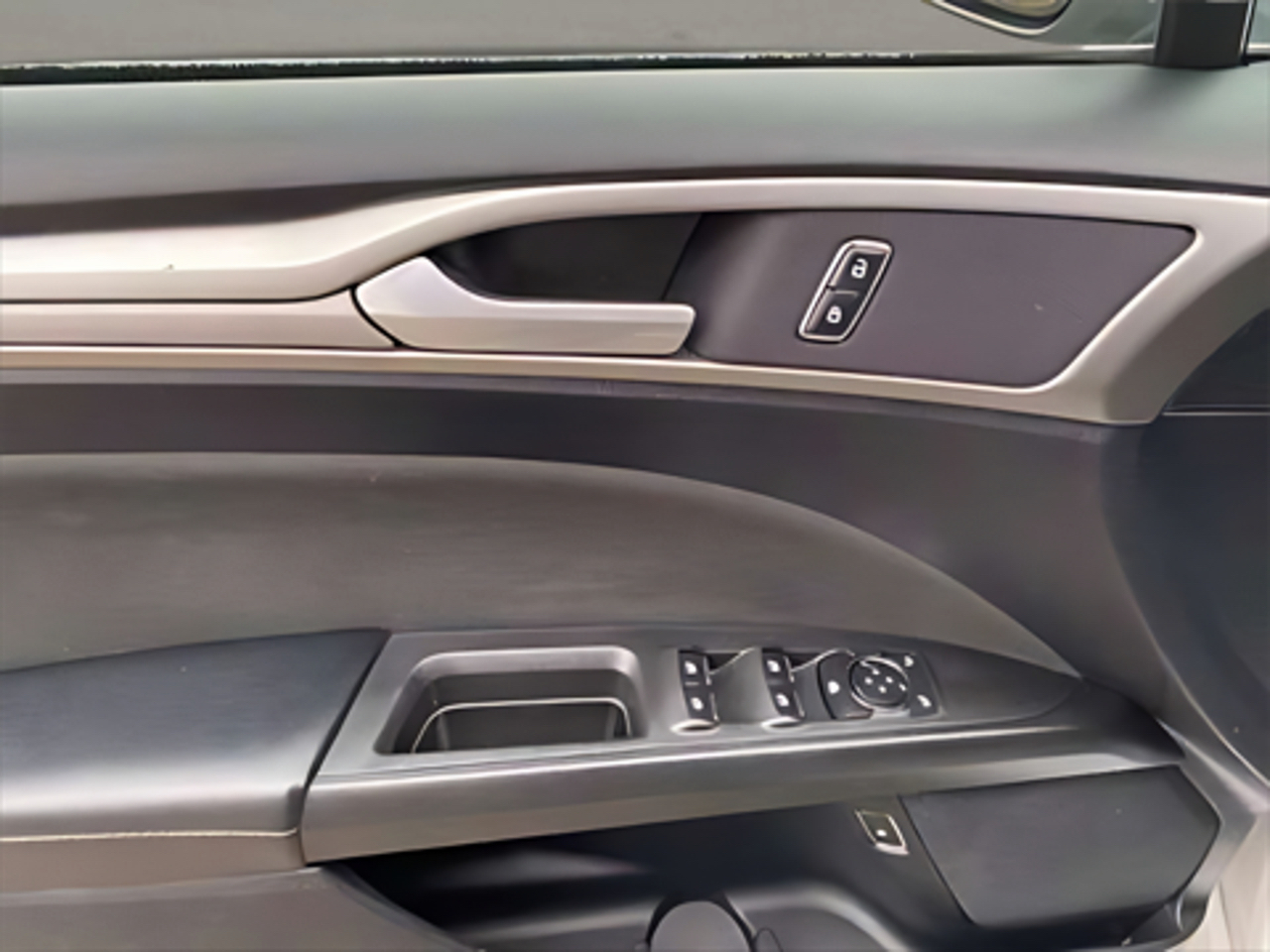 Ford Fusion Hybrid SE FWD 2019