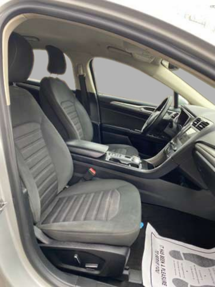 Ford Fusion Hybrid SE FWD 2019