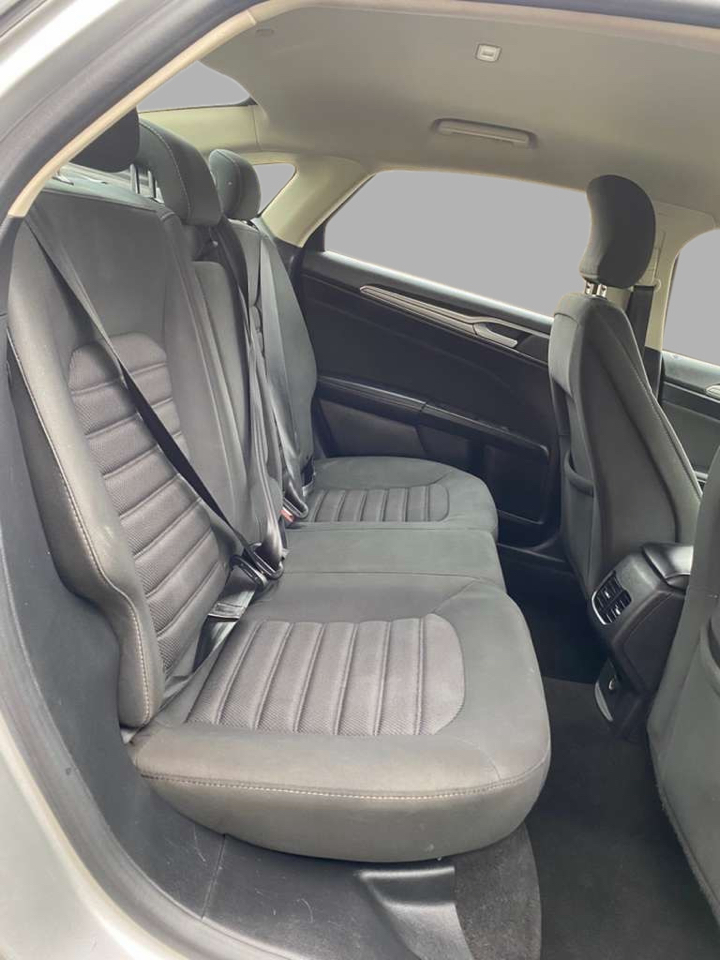 Ford Fusion Hybrid SE FWD 2019