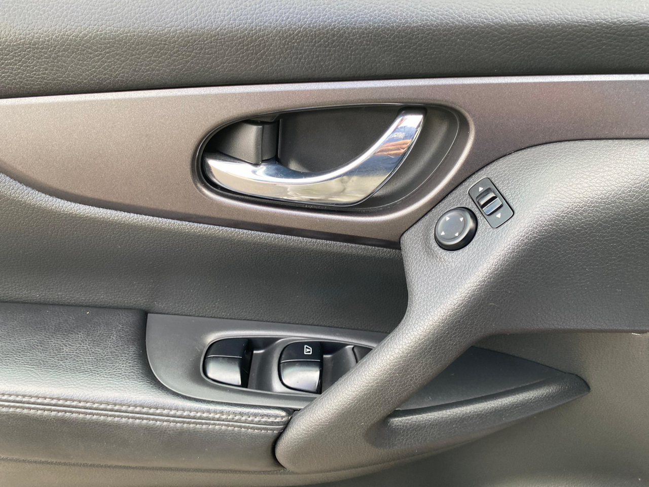 Nissan Rogue AWD 4dr SV 2016