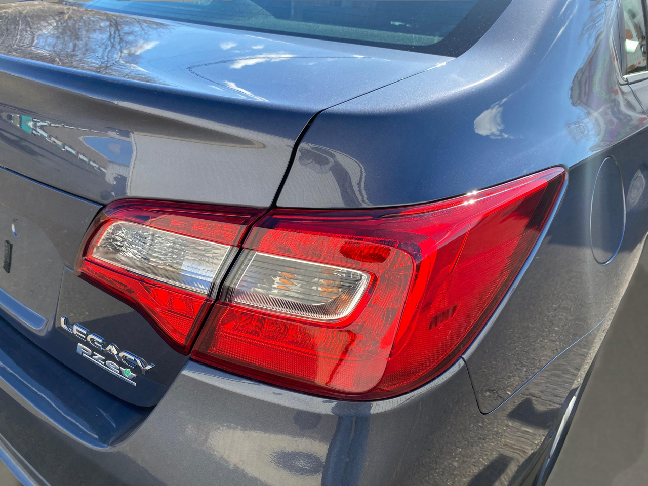 Subaru Legacy 4dr Sdn 2.5i Premium PZEV 2015