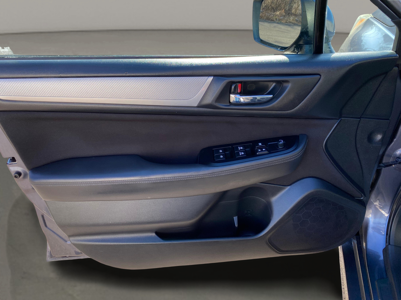 Subaru Legacy 4dr Sdn 2.5i Premium PZEV 2015