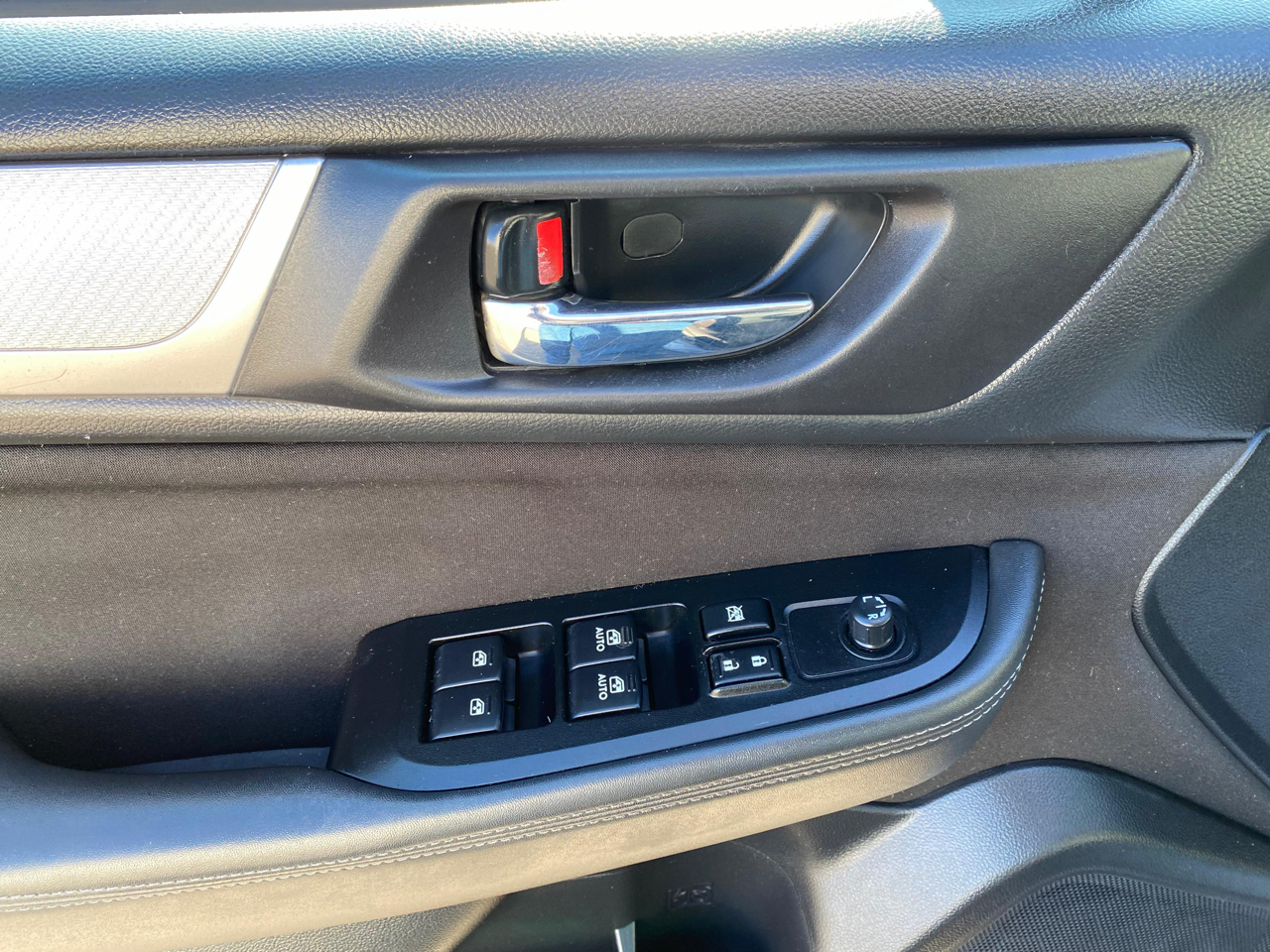 Subaru Legacy 4dr Sdn 2.5i Premium PZEV 2015