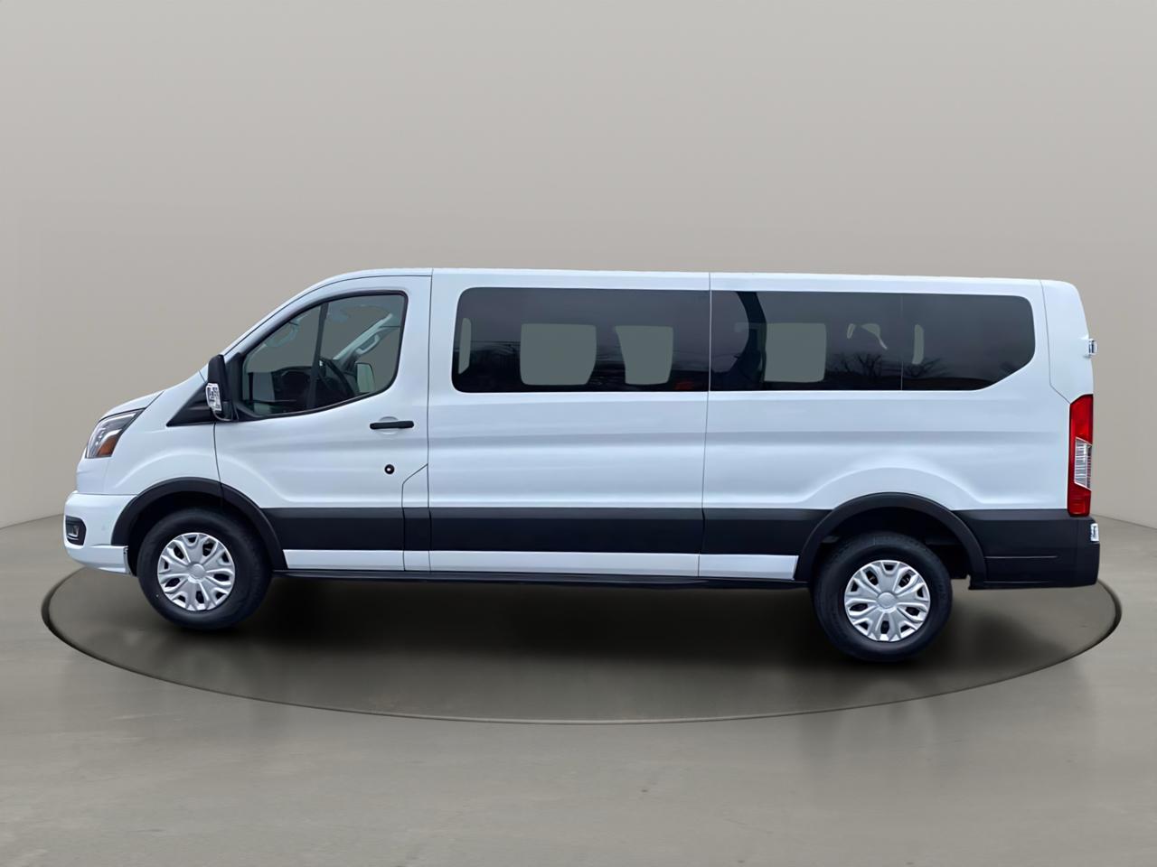 Ford Transit Passenger Wagon T-350 148" Low Roof XLT RWD 2023