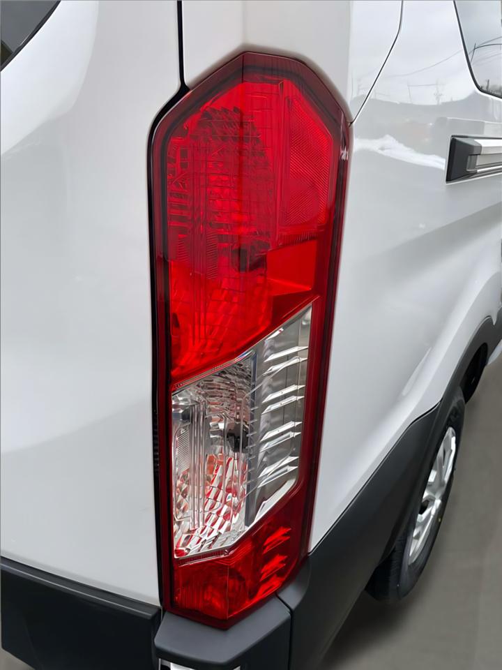 Ford Transit Passenger Wagon T-350 148" Low Roof XLT RWD 2023