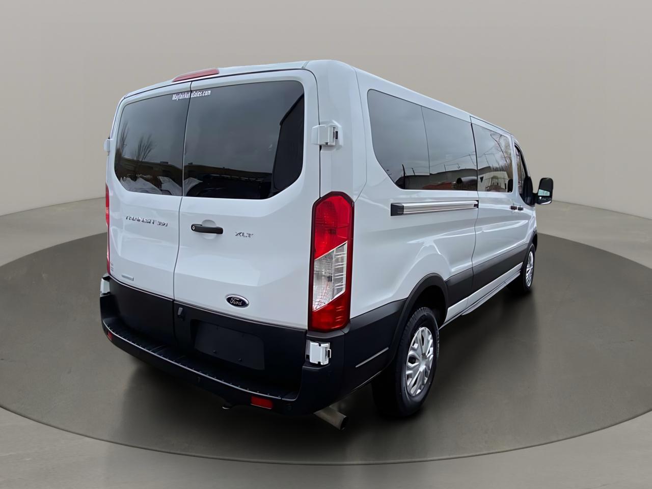 Ford Transit Passenger Wagon T-350 148" Low Roof XLT RWD 2023