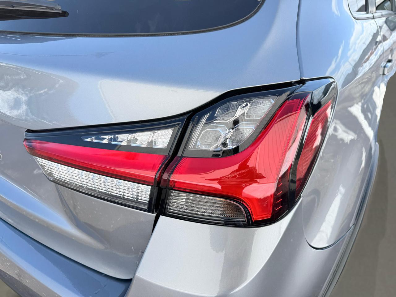 Mitsubishi Outlander Sport ES 2.0 CVT 2021