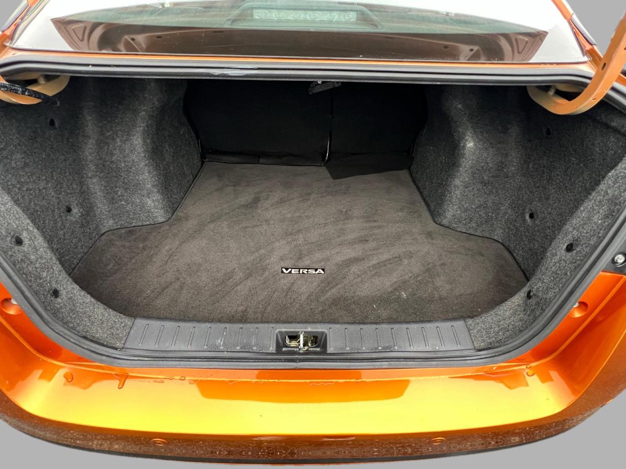 Nissan Versa Sedan  2021