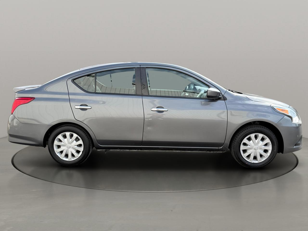 Nissan Versa Sedan SV CVT 2019