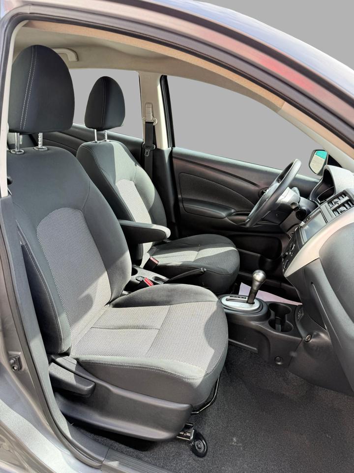 Nissan Versa Sedan SV CVT 2019