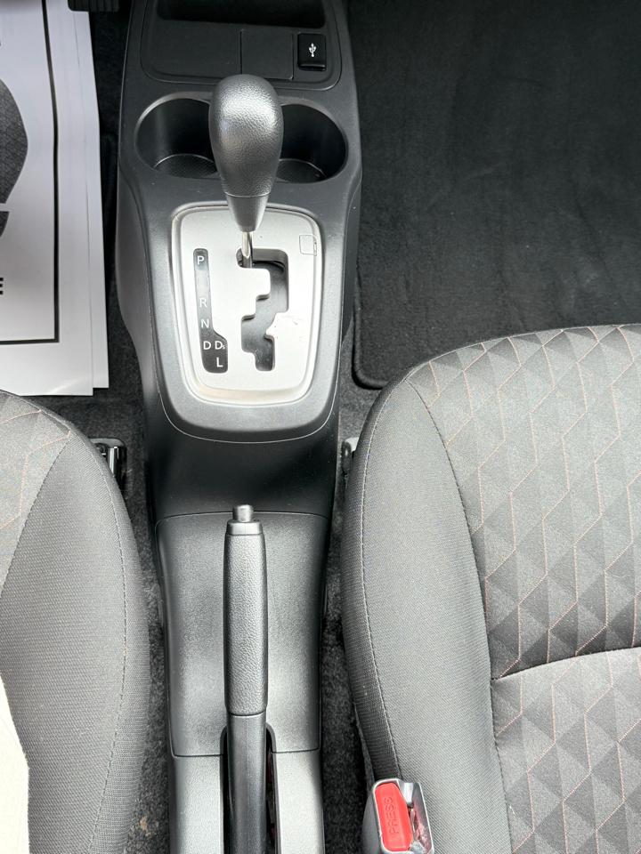 Mitsubishi Mirage ES CVT 2024