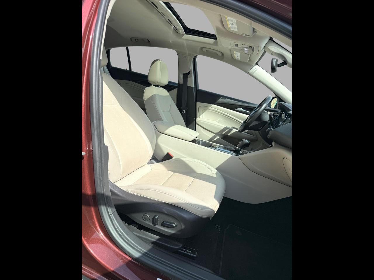 Buick Regal Sportback 4dr Sdn Essence FWD 2018