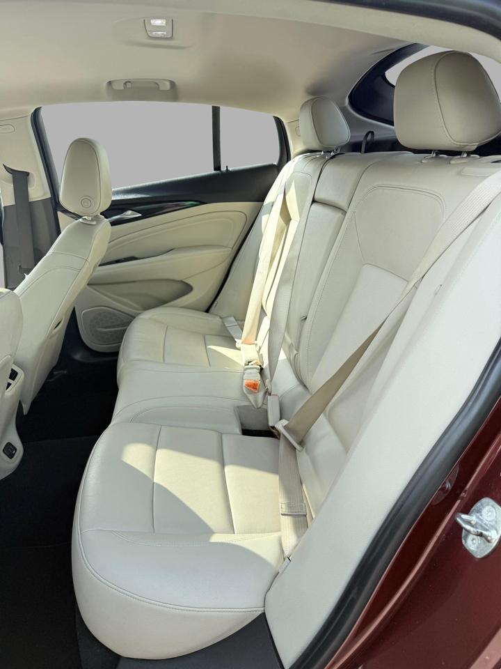 Buick Regal Sportback 4dr Sdn Essence FWD 2018