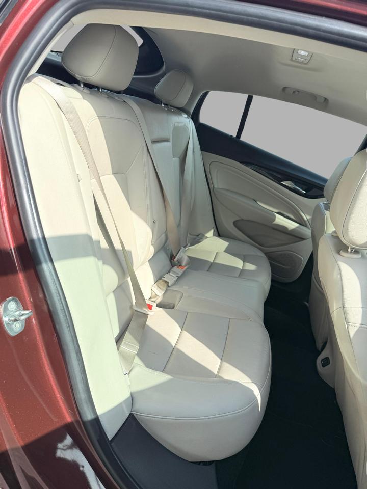 Buick Regal Sportback 4dr Sdn Essence FWD 2018