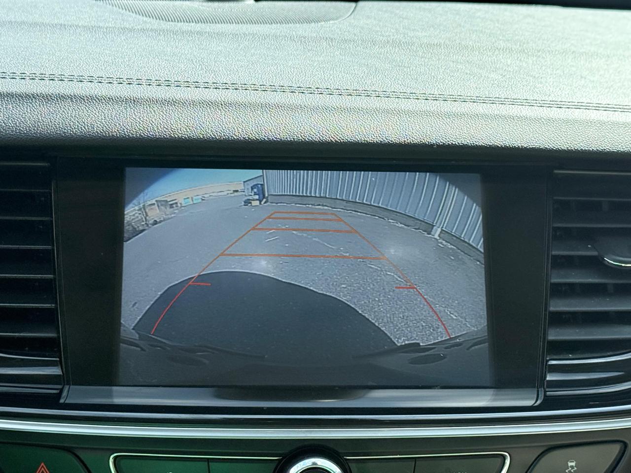 Buick Regal Sportback 4dr Sdn Essence FWD 2018