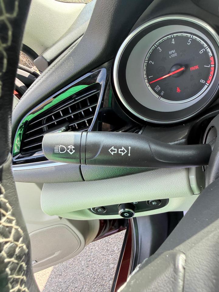 Buick Regal Sportback 4dr Sdn Essence FWD 2018