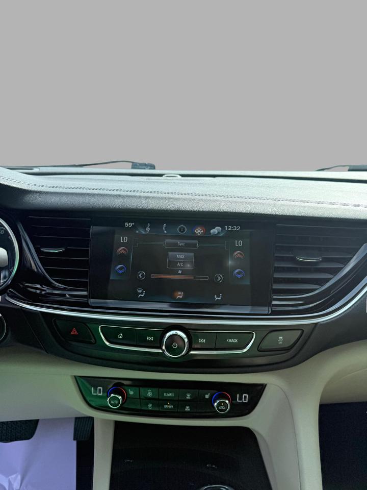 Buick Regal Sportback 4dr Sdn Essence FWD 2018