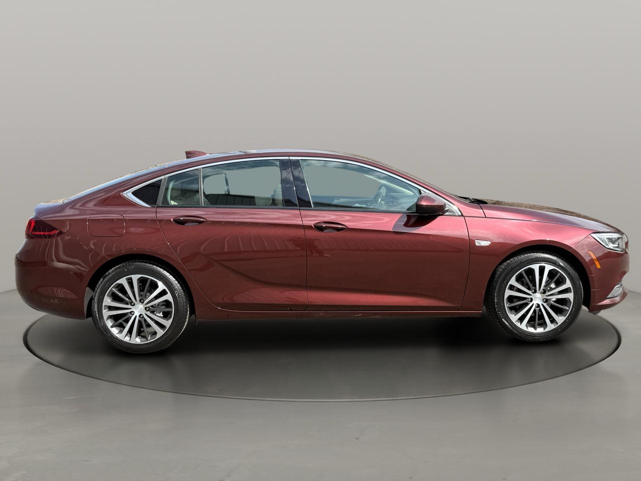 Buick Regal Sportback 4dr Sdn Essence FWD 2018