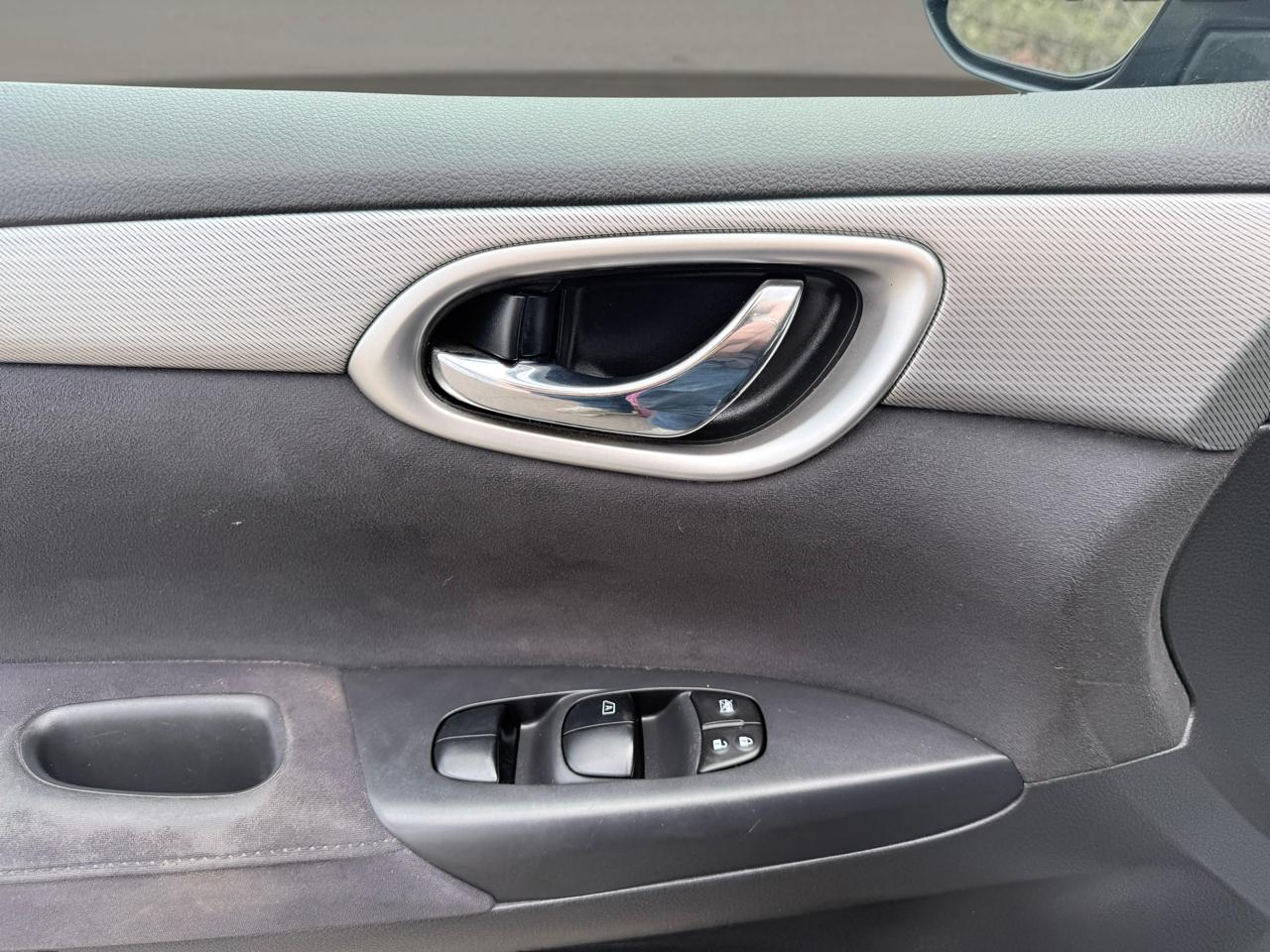 Nissan Sentra 4dr Sdn I4 CVT SR 2013