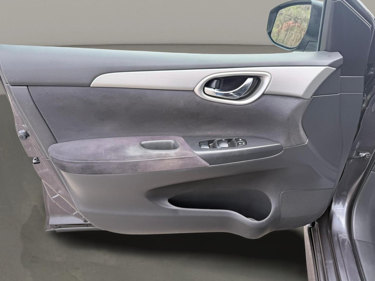 Nissan Sentra 4dr Sdn I4 CVT SR 2013