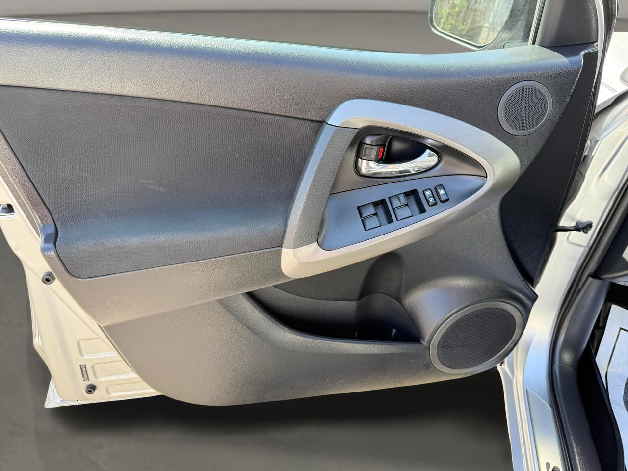 Toyota RAV4 4WD 4dr V6 5-Spd AT Sport (Natl) 2010